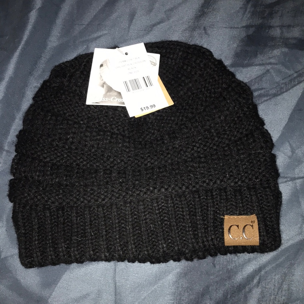 C.C. Criss cross beanie